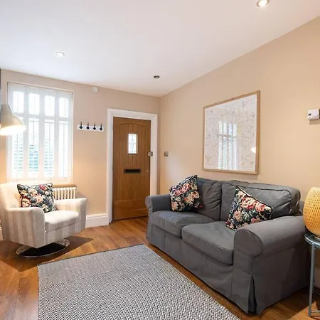 Besford Square, Shrewsbury Town Villa Exterior photo