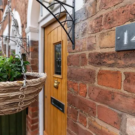 Besford Square, Shrewsbury Town Villa Exterior photo