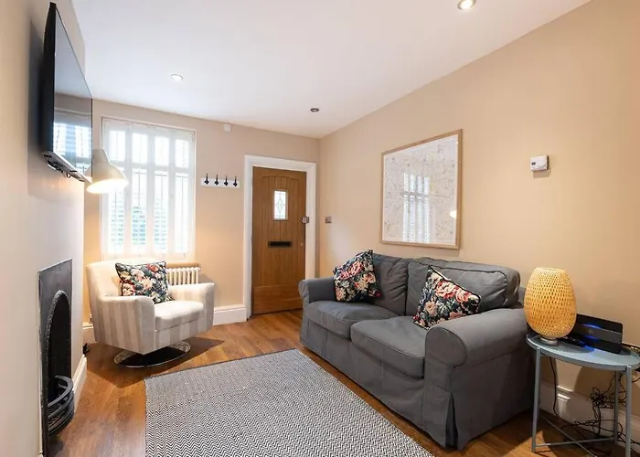 Besford Square, Shrewsbury Town