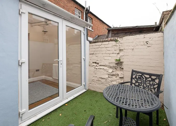 Besford Square, Shrewsbury Town